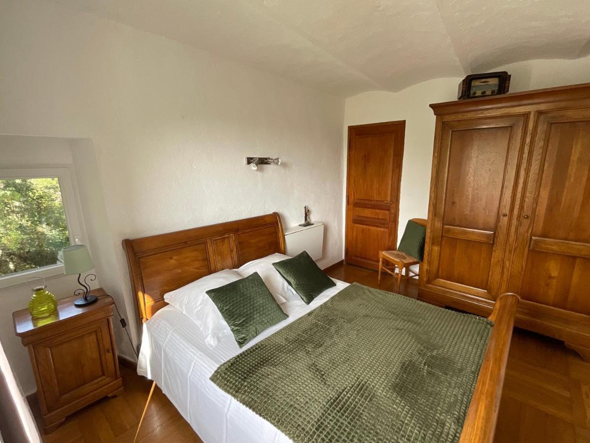 Hotel Ombre Bleue Du Figuier, Ailhon Esterno foto